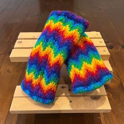 Handwarmer in Rainbow Zig Zags