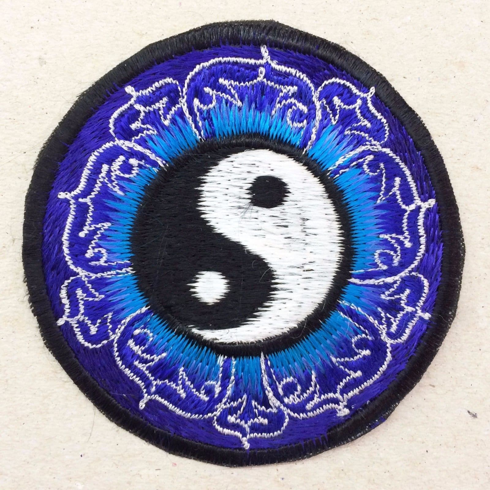 Toppa Termoadesiva Da Stiro – Simboli Om, Pace E Yin Yang 7 Cm Per Personalizzare Abbigliamento
