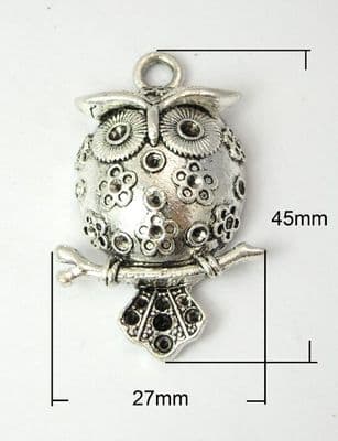 Antique Silver Alloy Pendant - Large Owl (single)