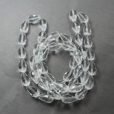 Drop Glass Beads 6x4mm Clear (34 beads)
