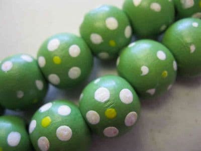 Wood Beads with dot patterns (14mm) - 10 beads - Green