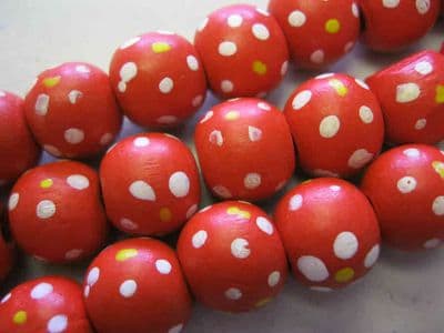 Wood Beads with dot patterns (14mm) - 10 beads - Red