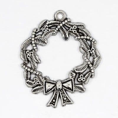 Xmas Wreath Antique Silver Charms (Pack of 4)