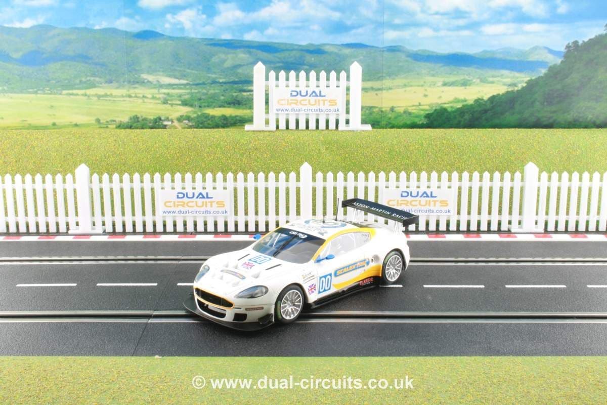 ミニカー ASTON MARTIN DBR9 007 Scalextric Scalextric 1:32 2