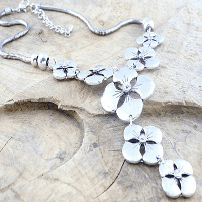 Metal Flowers Drop Necklace with Facetted Rhinestones on a Snake Chain