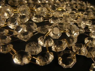 1 METRE CHAIN OF GLASS OCTAGONS - 55 x 12mm drops