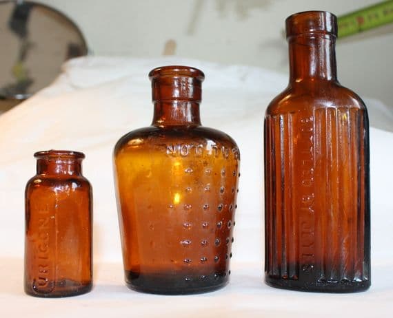 3 VINTAGE BROWN GLASS BOTTLES, including Jewes, Uricone,   Ref: AAP19