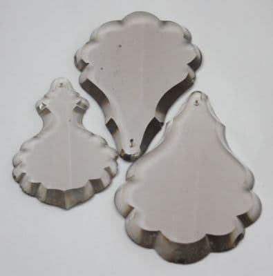 THREE LARGE   CHANDELIER CRYSTALS, 3  SCALLOPED GLASS PENDALOGUES Ref: AFB3