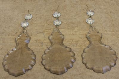 THREE LARGE  READY TO HANG  CHANDELIER CRYSTALS, 3  PENDALOGUES, SUNCARCHERS Ref: AJN18