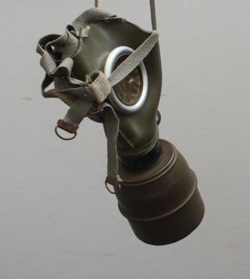 Vintage WW2 French Gas Mask & Cannister (AFB21)