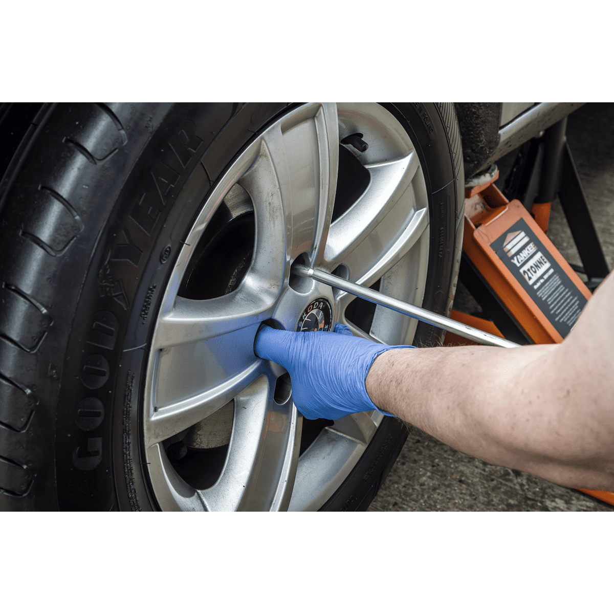 WheelEazy™ Wheel Fitting & Alignment Tool