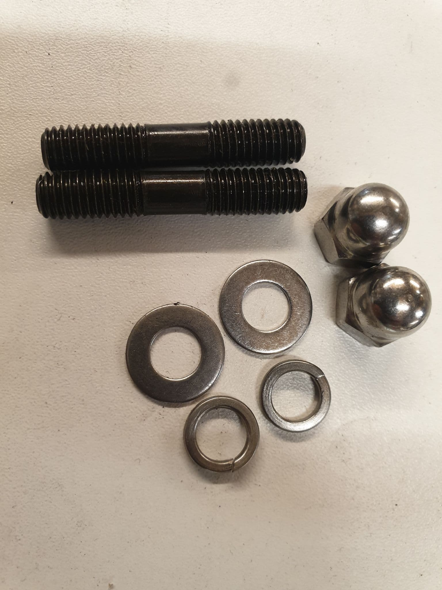 8MM EXHAUST STUD / CASING KIT