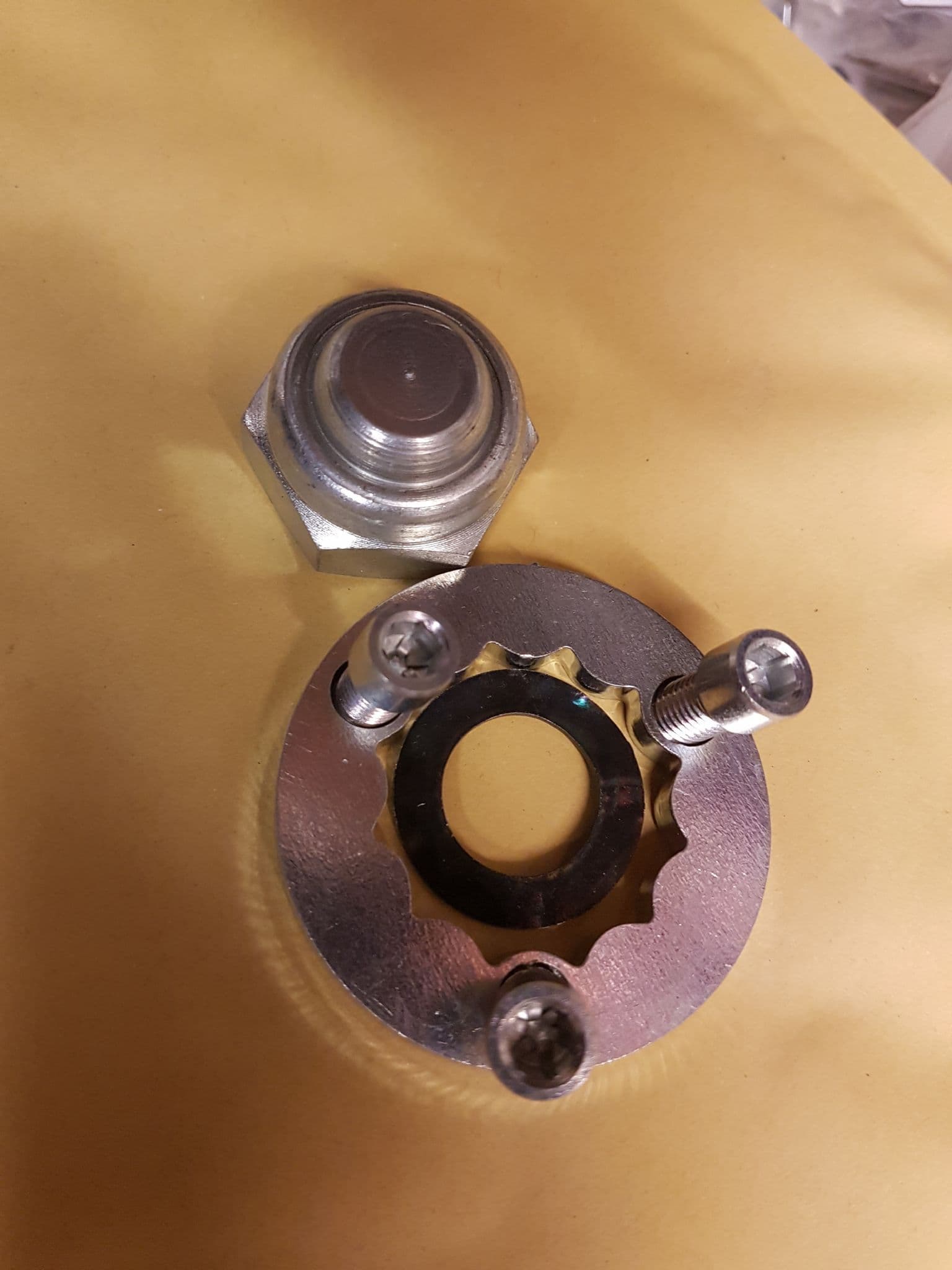 CASA LAMBRETTA3 BOLT LOCK RING KIT WITH NUT