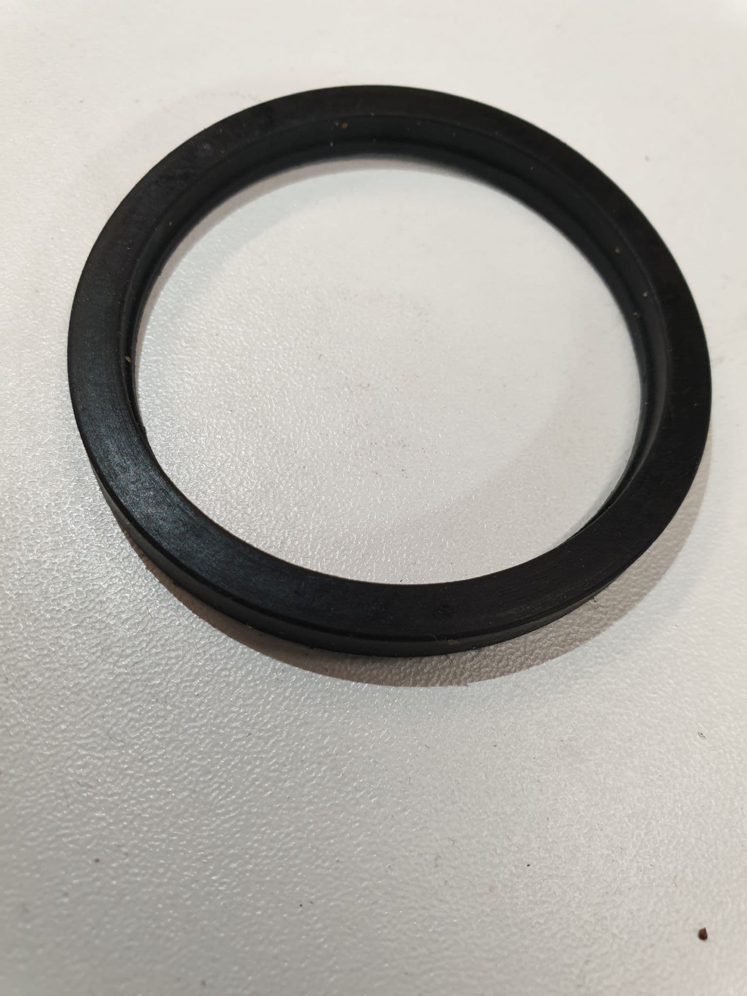 FRONT HUB SPEEDO INTERNAL OIL SEAL