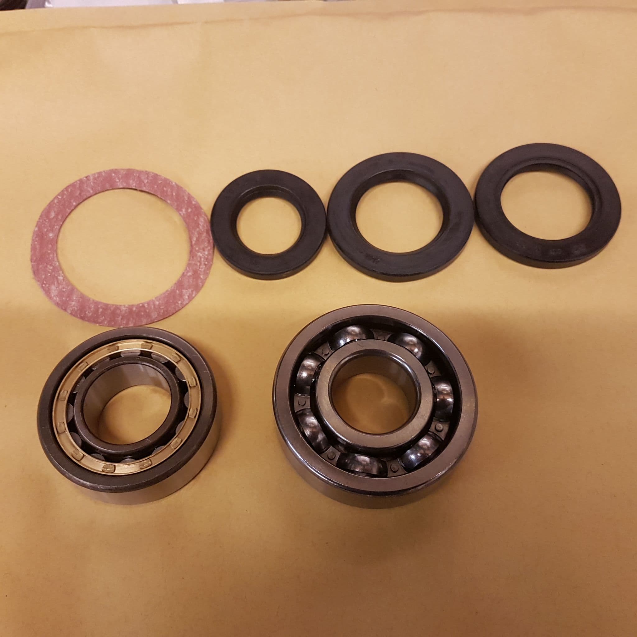 GP CRANKSHAFT BEARING AND SEAL KIT WITH HALITE GASKET
