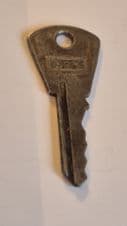 LAMBRETTA USED  ORIGINAL KEYS NO 323  CAMA