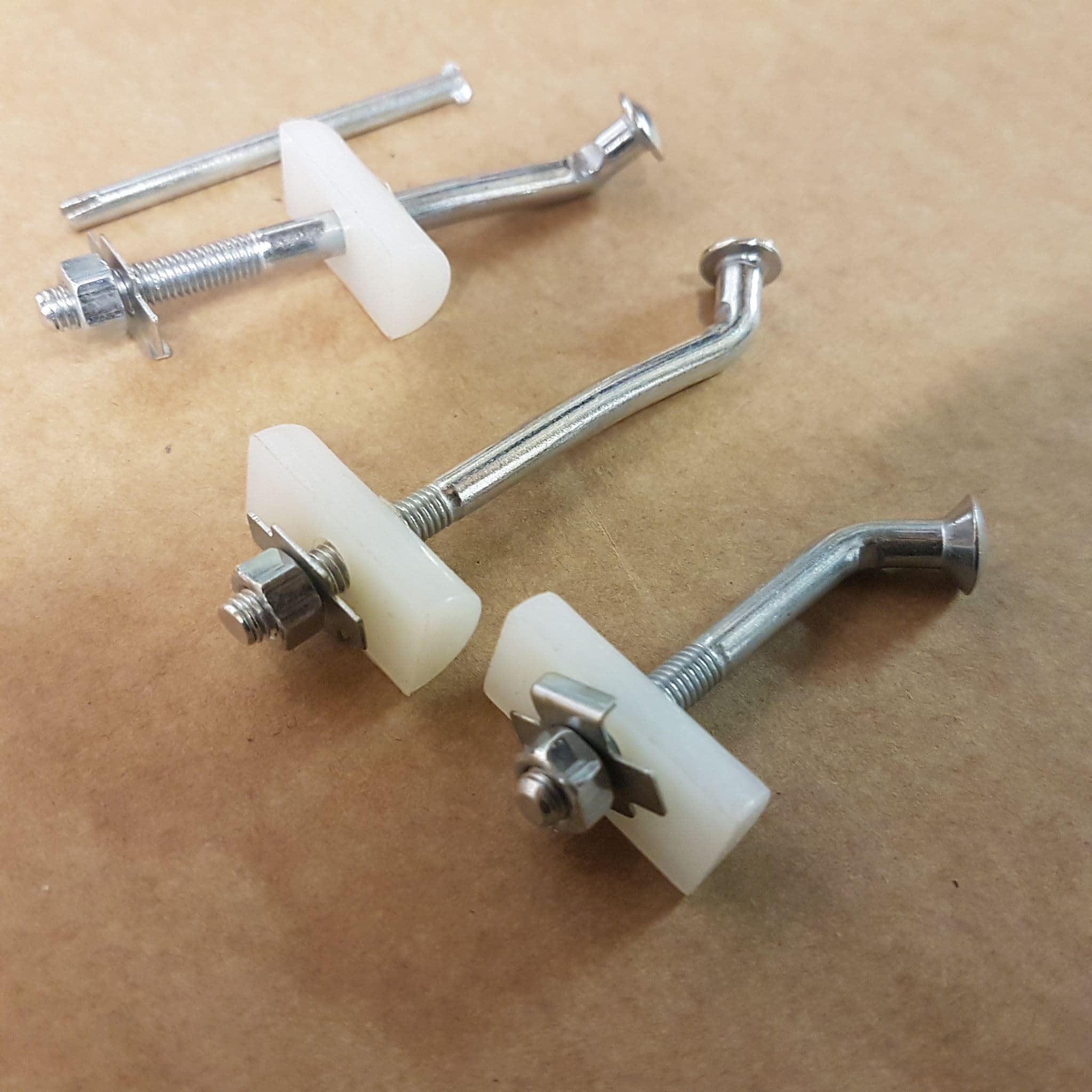 TOOLBOX TRUNNIONS AND DOOR PIN SER3