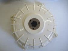 UNI ser 3 lambretta rear hub ( inc cone and screw in studs (white)