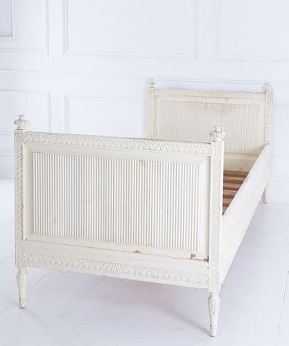 Antique Gustavian day bed