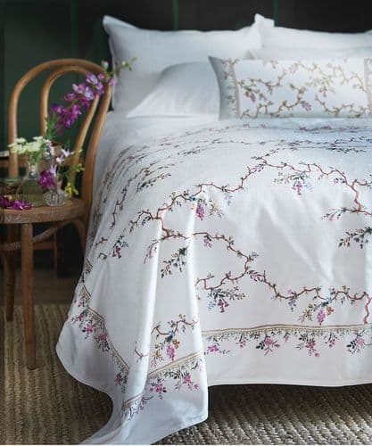 Broderie Vignes velvet throws