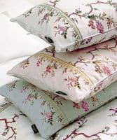 Broderie Vignes XL velvet cushion