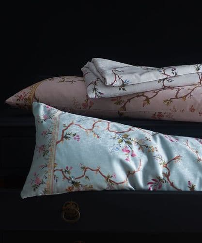 Broderie Vignes XL velvet cushion