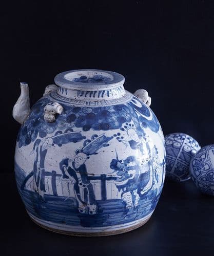 Large blue & white decorative Chinese teapot