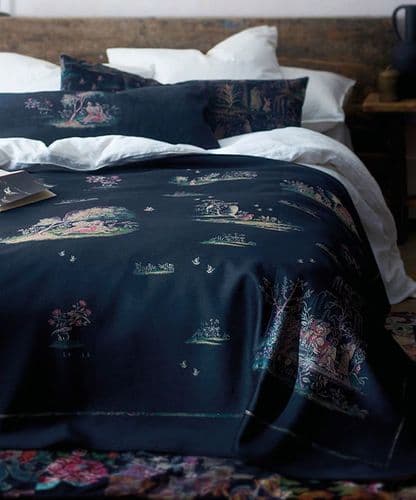 Lovers Garden Cameos velvet throws