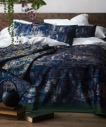 Lovers Garden velvet throws