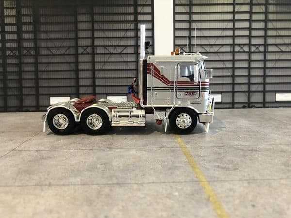 CAMION KENWORTH K100G - Doolans - répliques emblématiques échelle 1:50