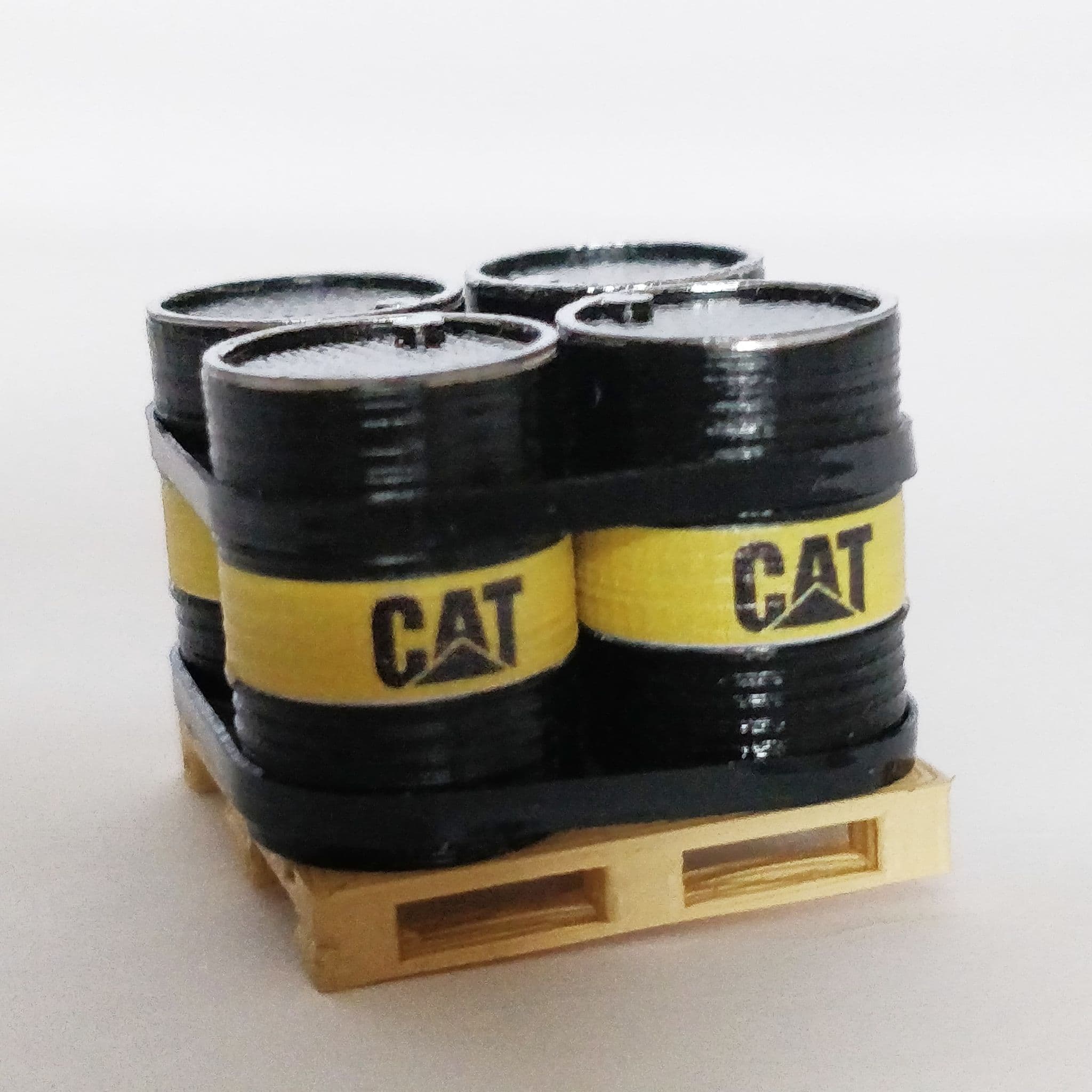 Iconic Replicas Oil drum set Pallet Cat