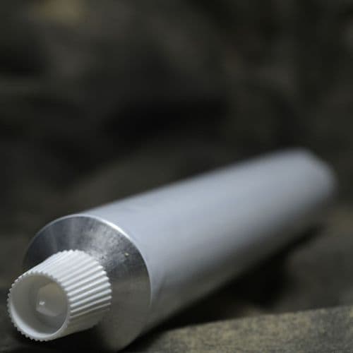 963640 Aluminium paint tubes, approximately 95ml volume. Kremer, Empty with lid