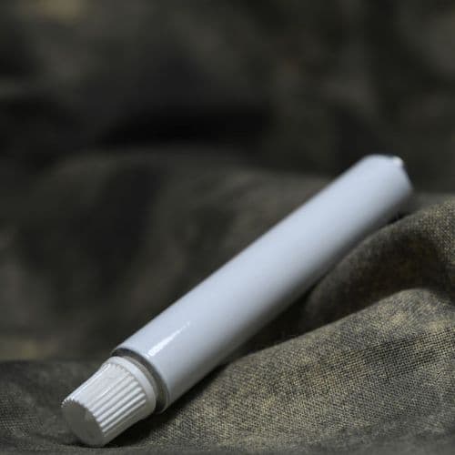 Kremer: 963600 Aluminium paint tube, approximately 8ml volume, Empty with lid