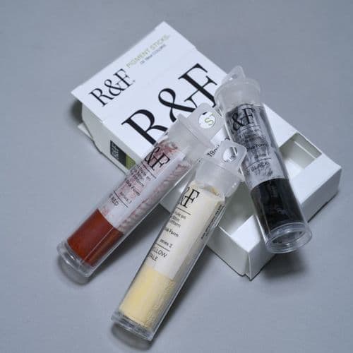 R&F: 2970 Three Colour Set. Pigment Stick, 3 x 19mls