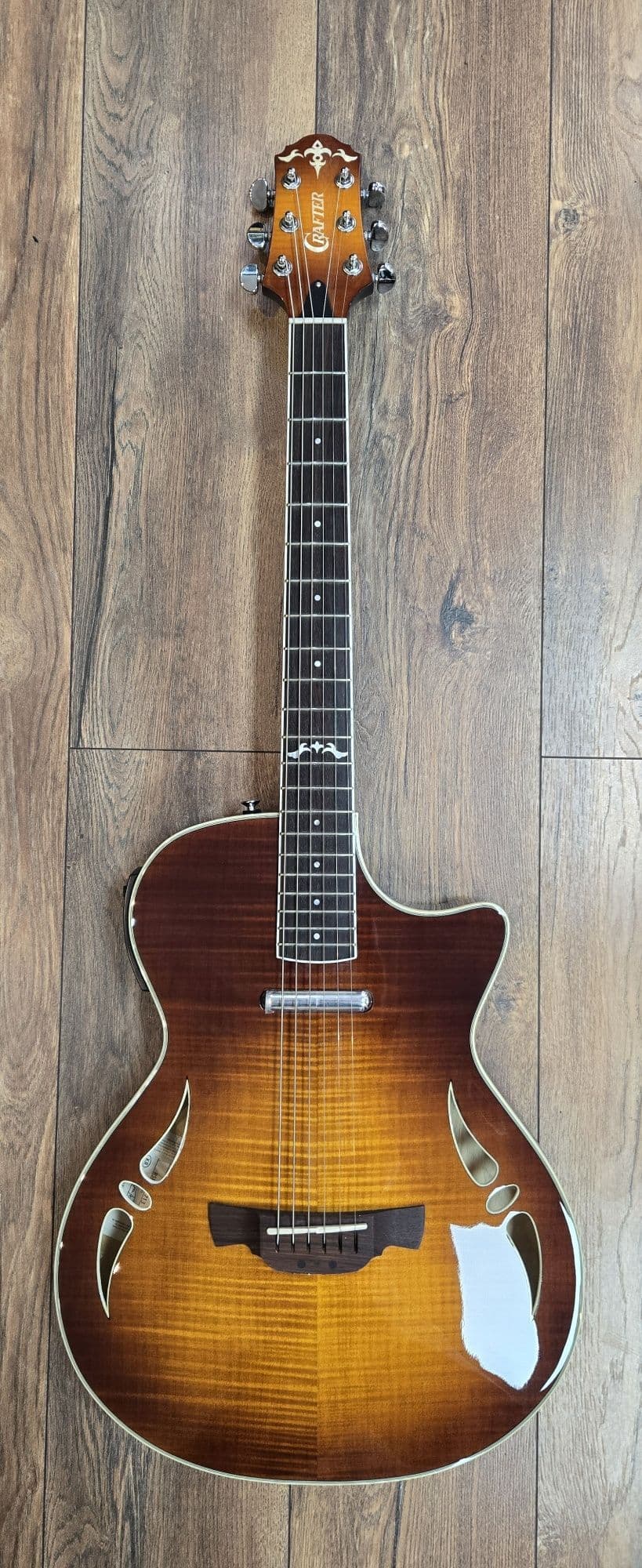 Crafter SA TMVS - Tiger Maple Vintage Burst Inc Hard Case