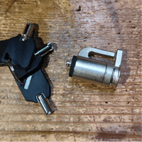 armourdog® keyed system lock with keyboard & mouse cable trap for Kensington slots