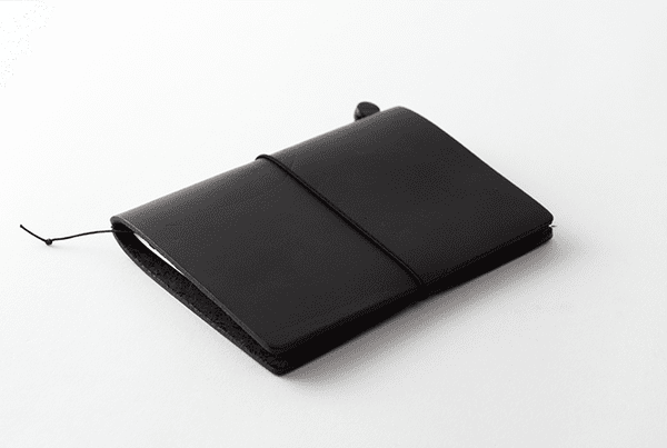 **TRAVELER'S COMPANY - Traveler's Notebook - Black (Passport Size)