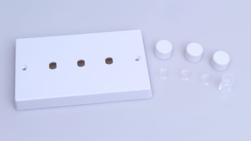Varilight WQD3W White Plastic 3 Gang Dimmer Plate Only + Dimmer Knobs