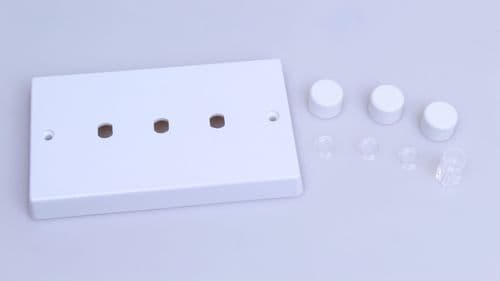 Varilight WQD3W White Plastic 3 Gang Dimmer Plate Only + Dimmer Knobs