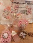 Ensemble liqueur + bonbons + confit aromatisé à la rose