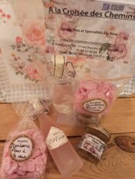 Ensemble liqueur + bonbons + confit aromatisé à la rose