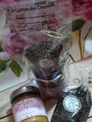 Ensemble miel+ thé aromatisé à la rose