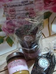 Ensemble miel+ thé aromatisé à la rose