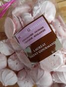 Meringues aromatisées à la rose