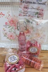 tEnsemble sirop aromatisé à la rose + pétales cristallisés aromatisés à la rose