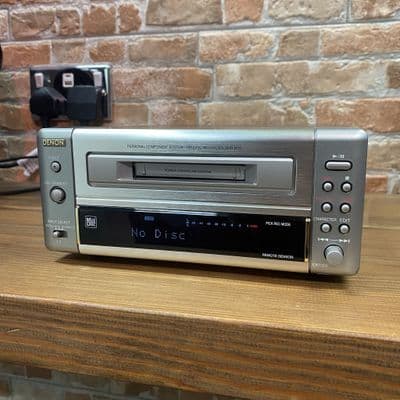 Denon DMD-M10 Mini Disk MD + 2x 80 Minute Recordable TDK Minidisks