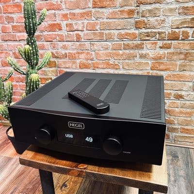 Hegel H390 - Dual Mono Integrated Streaming Amplifier