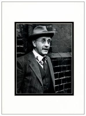 Warren Mitchell Autograph Signed Photo - Alf Garnett