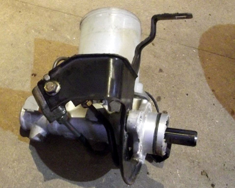 Brake master cylinder Mazda MX5 mk2 5 with ABS N0684340Z USED