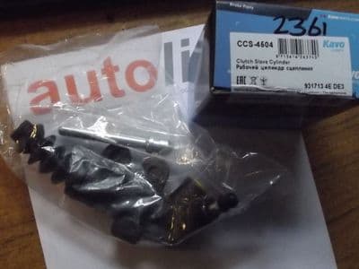 Clutch slave cylinder, Mazda RX8, F1514192XB